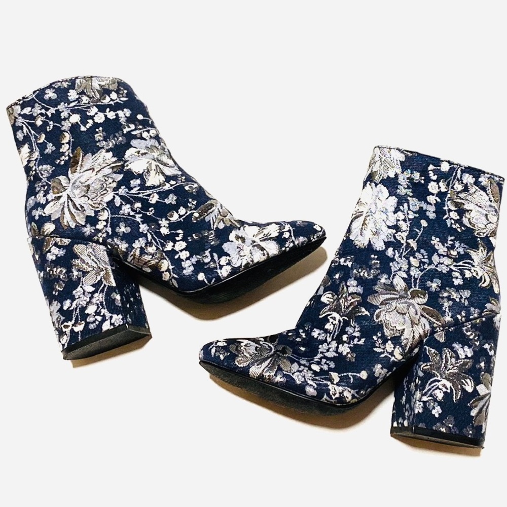 Blue and white floral booties with 3.5 inch heel - Picture 1 of 8